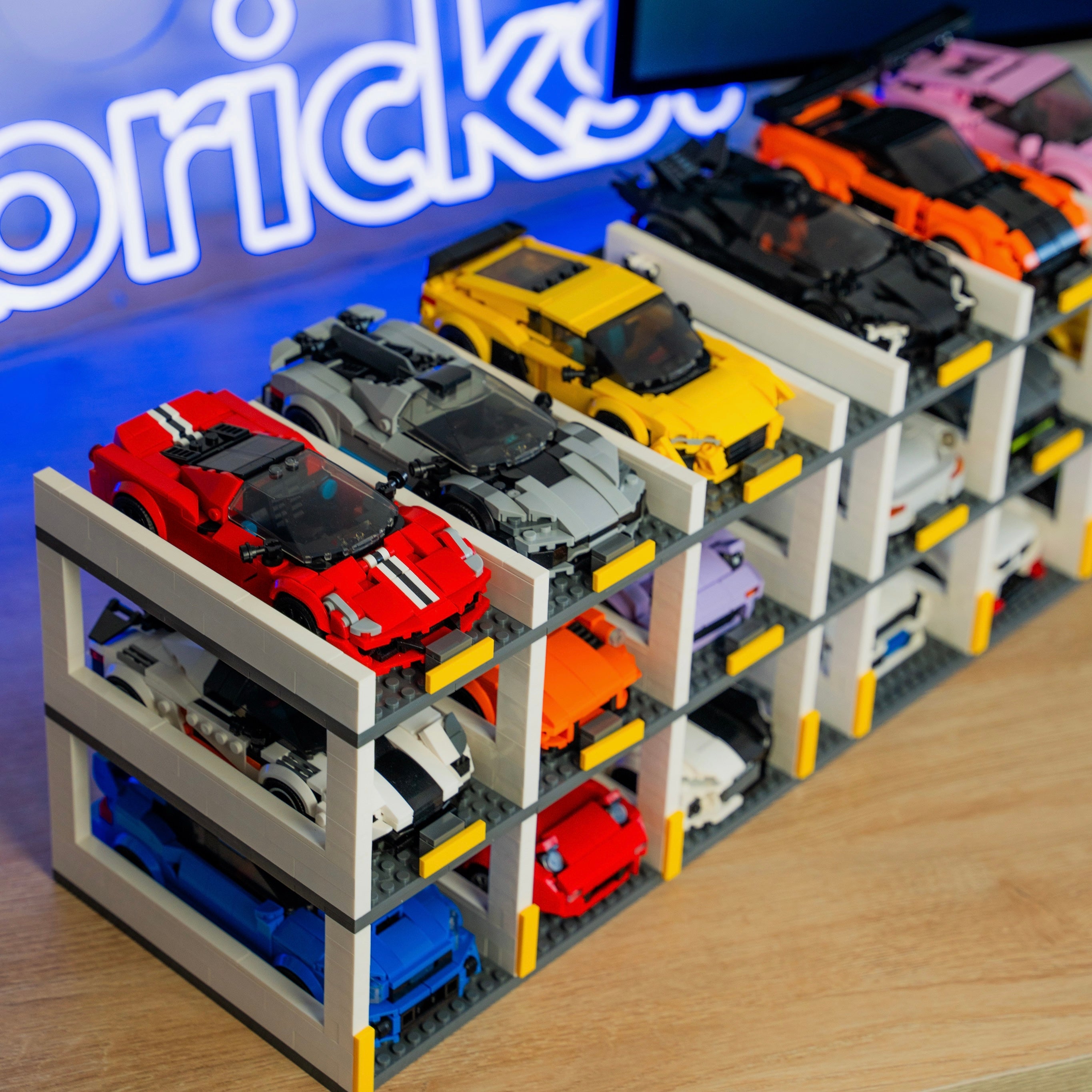Collector's Display for 18 Minibricks®