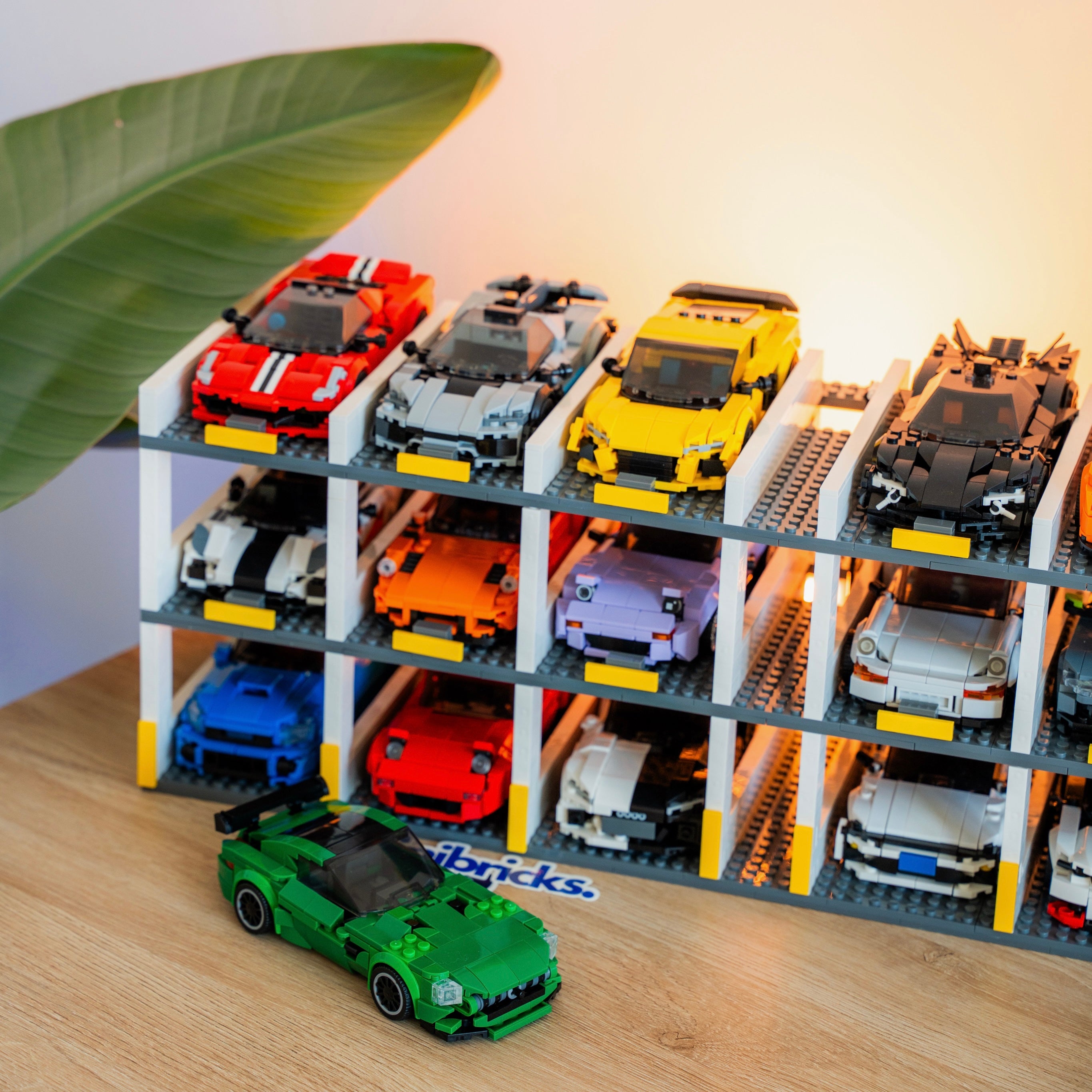 Collector's Display for 18 Minibricks®