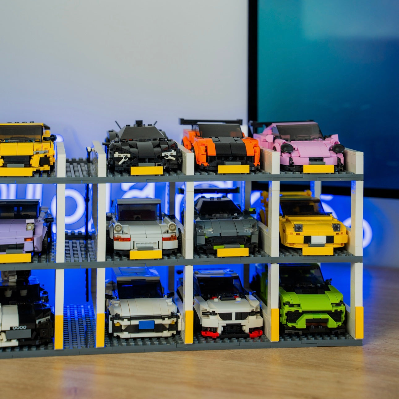 Collector's Display for 18 Minibricks®